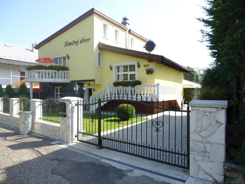 Апартаменти Slnecny Dvor Велика Ломниця Екстер'єр фото